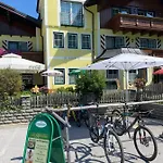 Cafe' Hermann Hotel