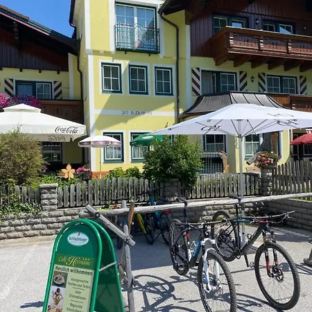 Cafe' Hermann Hotel