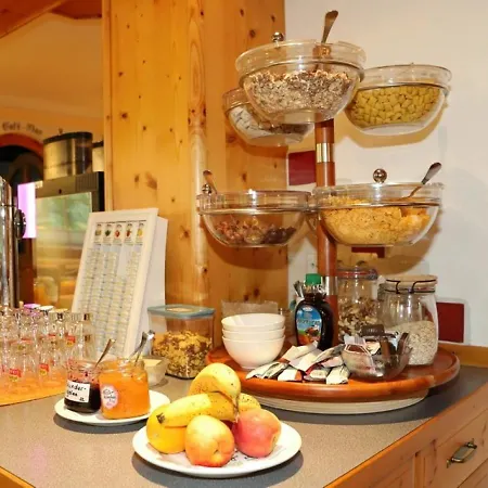 Cafe' Hermann Hotel