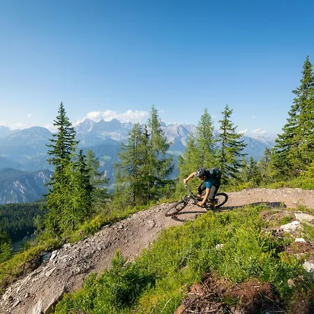 Cafe' Hermann Отель